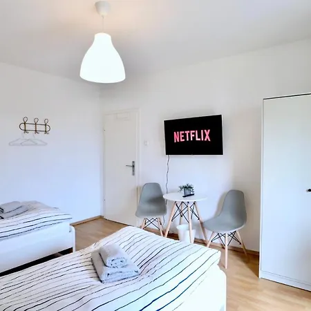 Bege Apartments: Perfect For Companies Lejlighed *